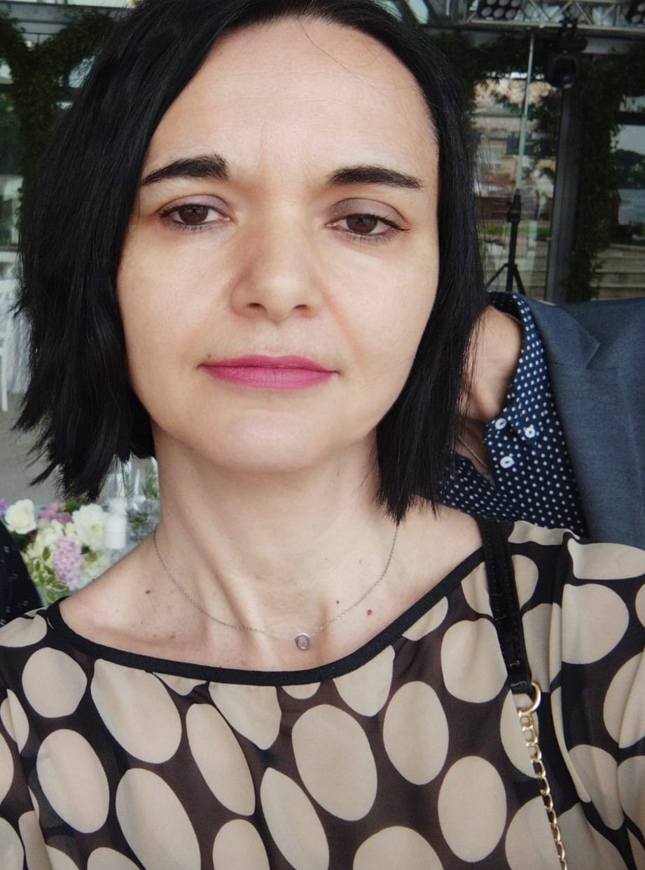 Oana B.